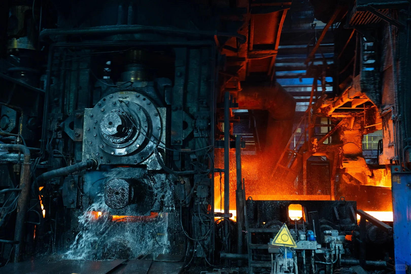 钢铁如何从炽热钢坯变身为纤薄带材