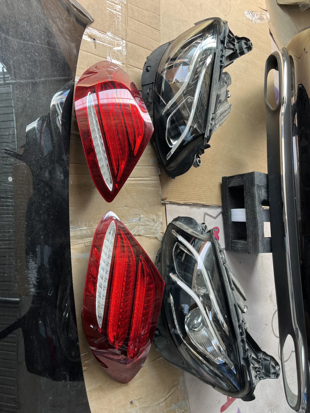 奔驰e300原厂前后杠总成 大灯尾灯出售
