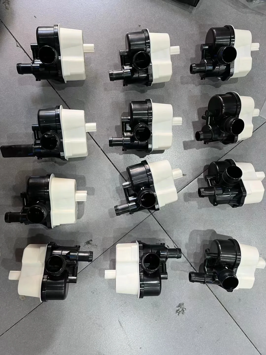 各款轿车发动机配件齐全！