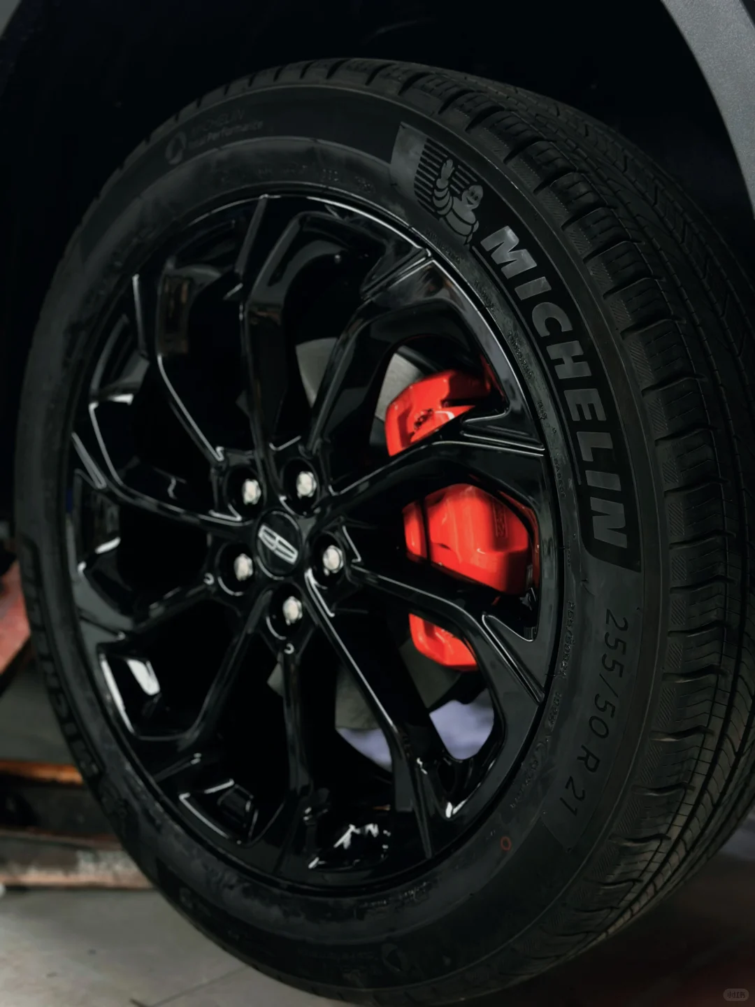 这改装厉害，全车镀铬件黑化