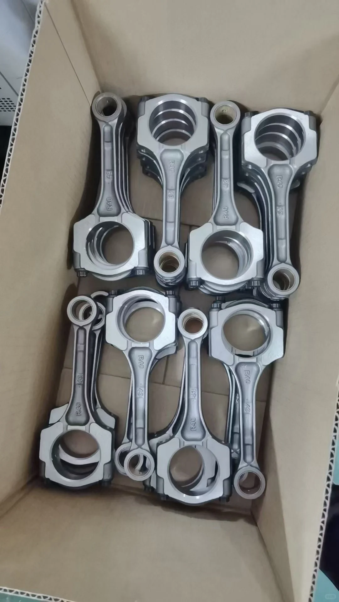 各款轿车发动机配件齐全！