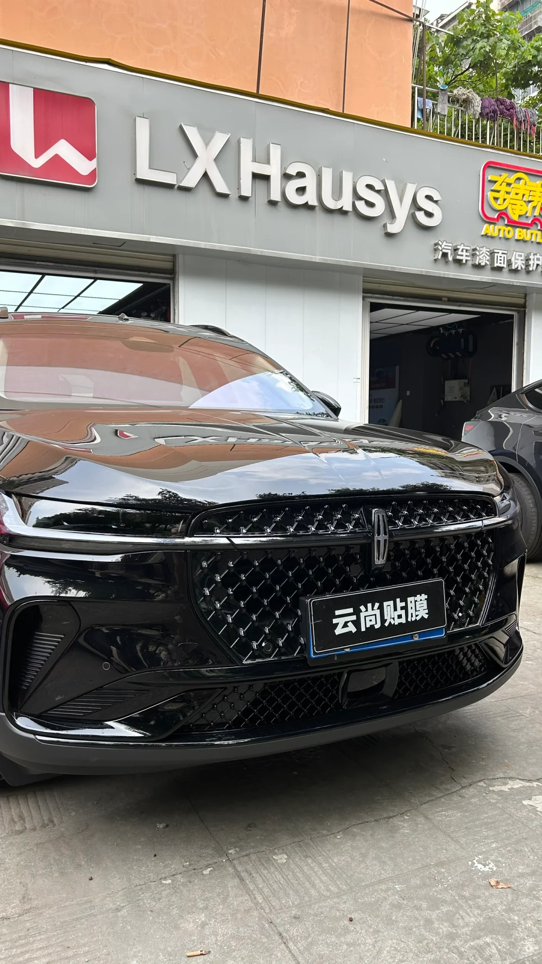 这改装厉害，全车镀铬件黑化