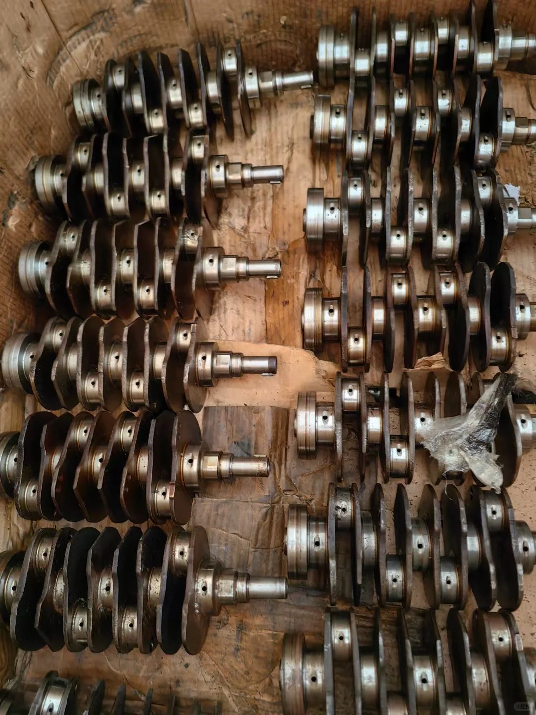 各款轿车发动机配件齐全！