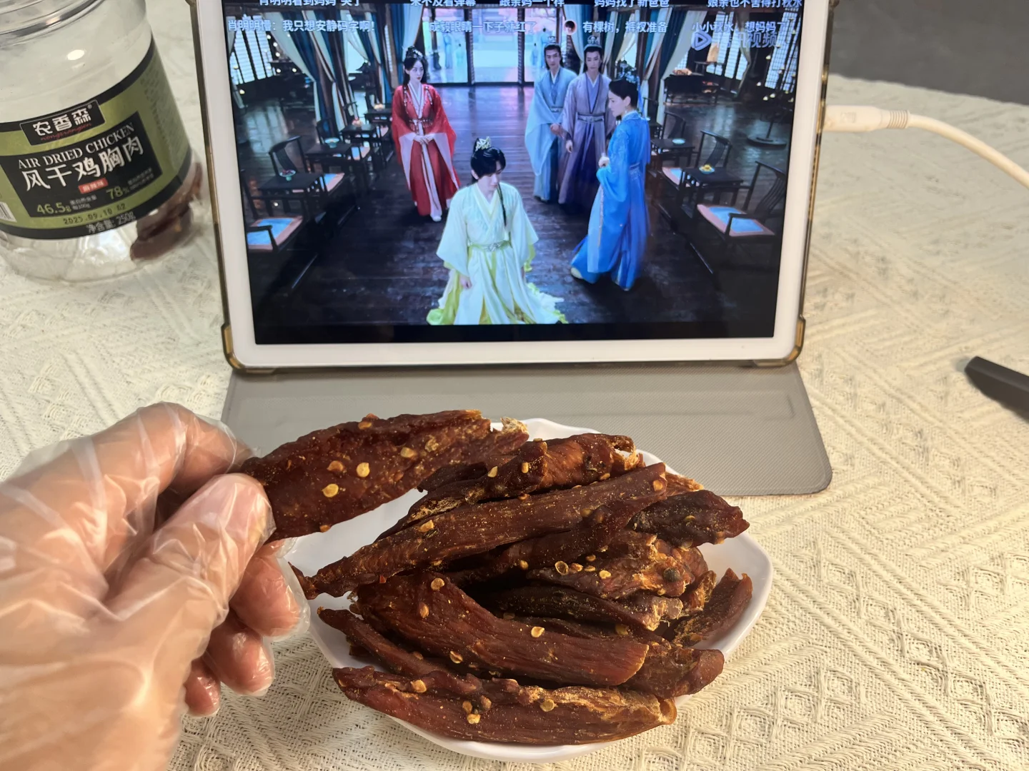 ?这桶风干肉干我能啃到天荒地老！追剧神器