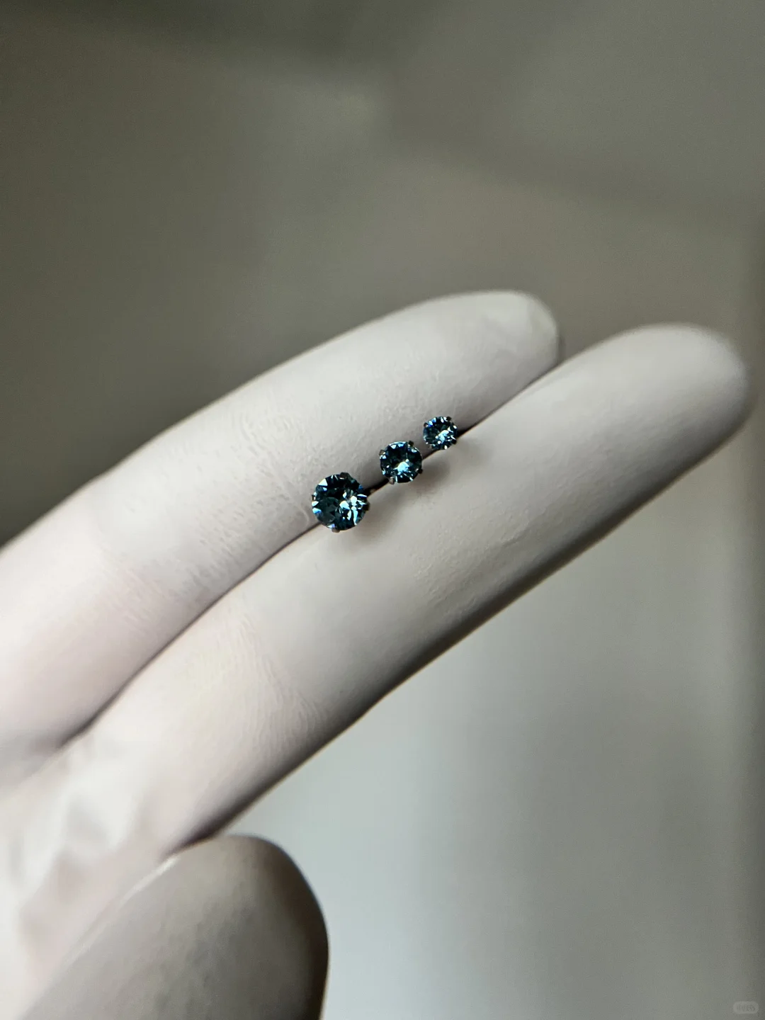 3/4/5mm华子海蓝色丨钛合金耳钉