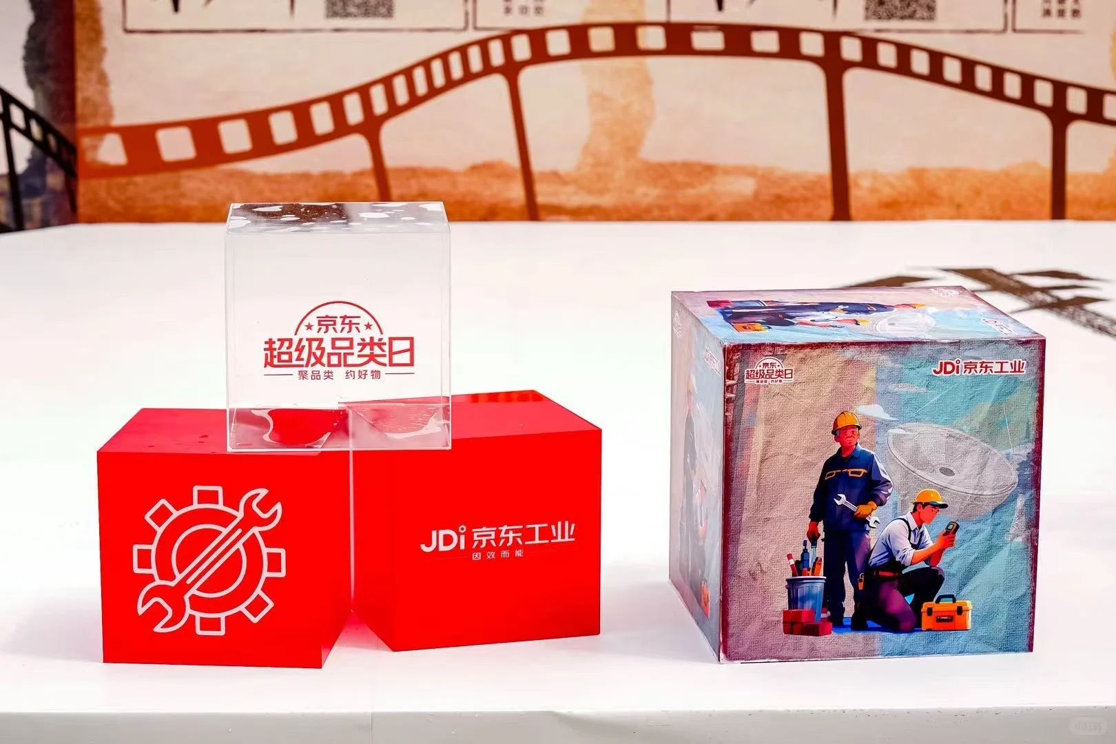 爷爷工具箱里那把 1985 年的扳手