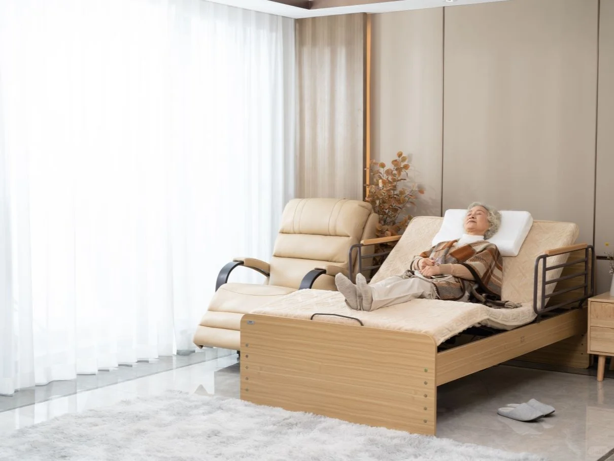 活力健康的长者，用这样的床养老才更合适