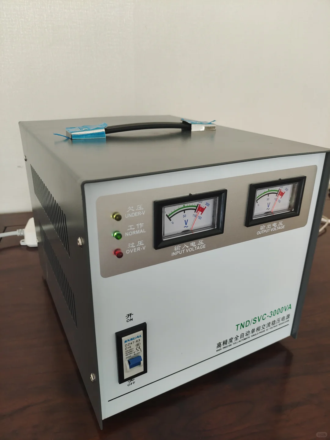 小型稳压电源，适合精密仪器使用