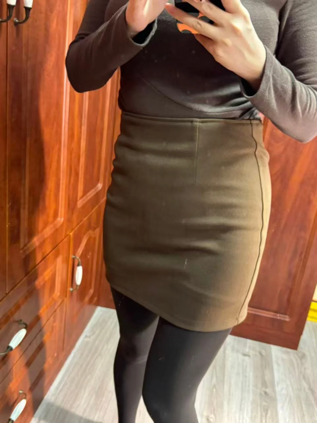 从咖棕到灰黑,承包你的秋日时尚感