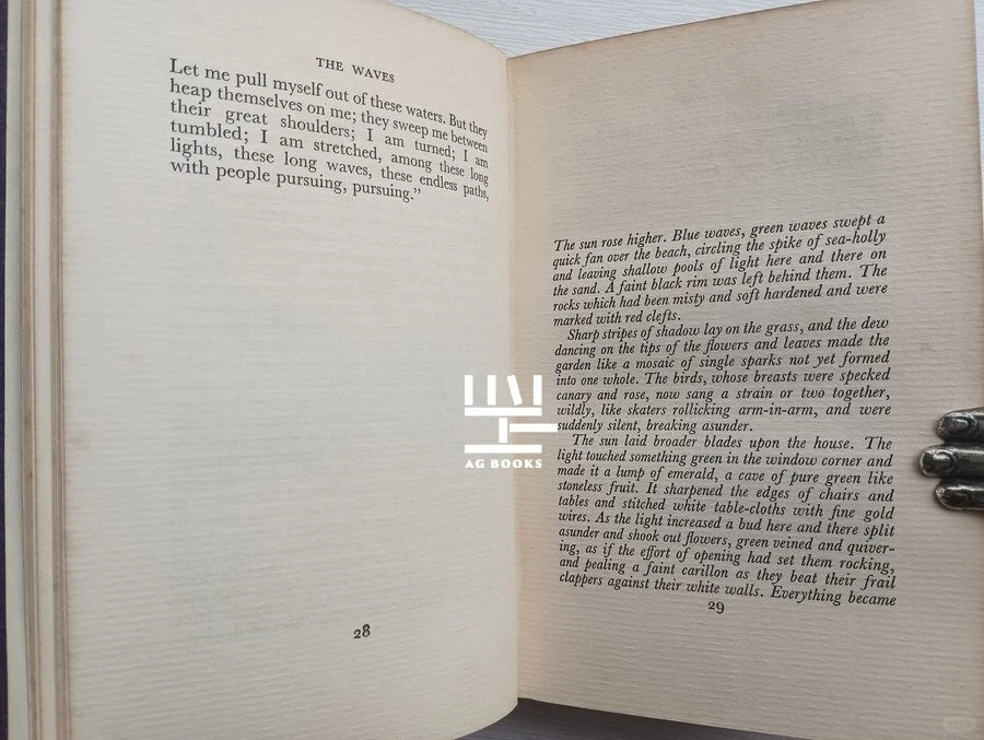 伍尔夫《海浪》初版本的紫色封面