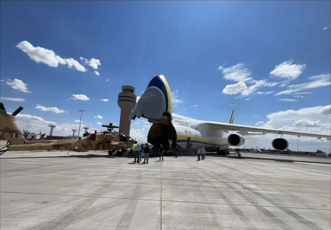 安124运输机运输印度阿帕奇武装直升机