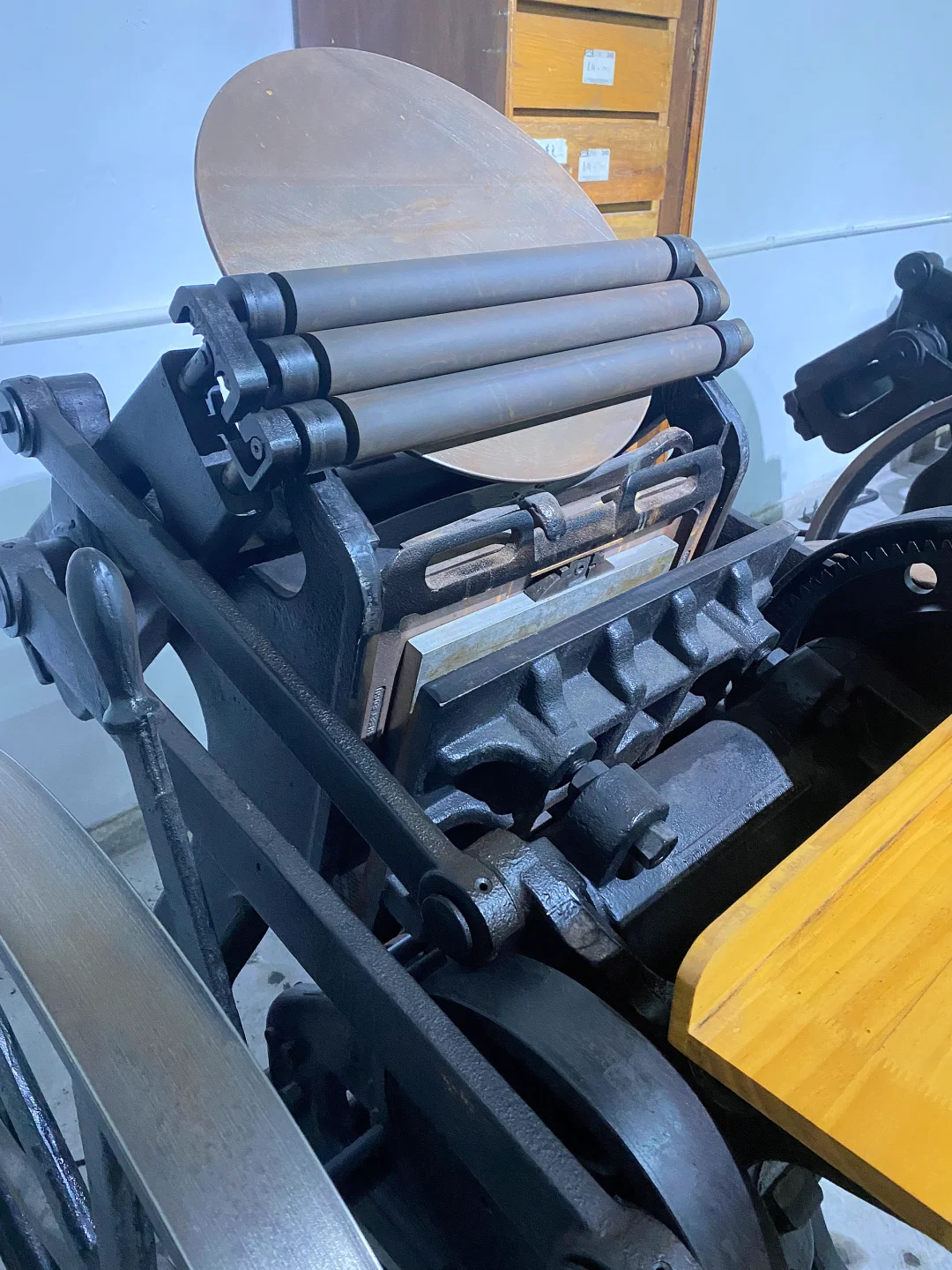 一组活版印刷机的照片