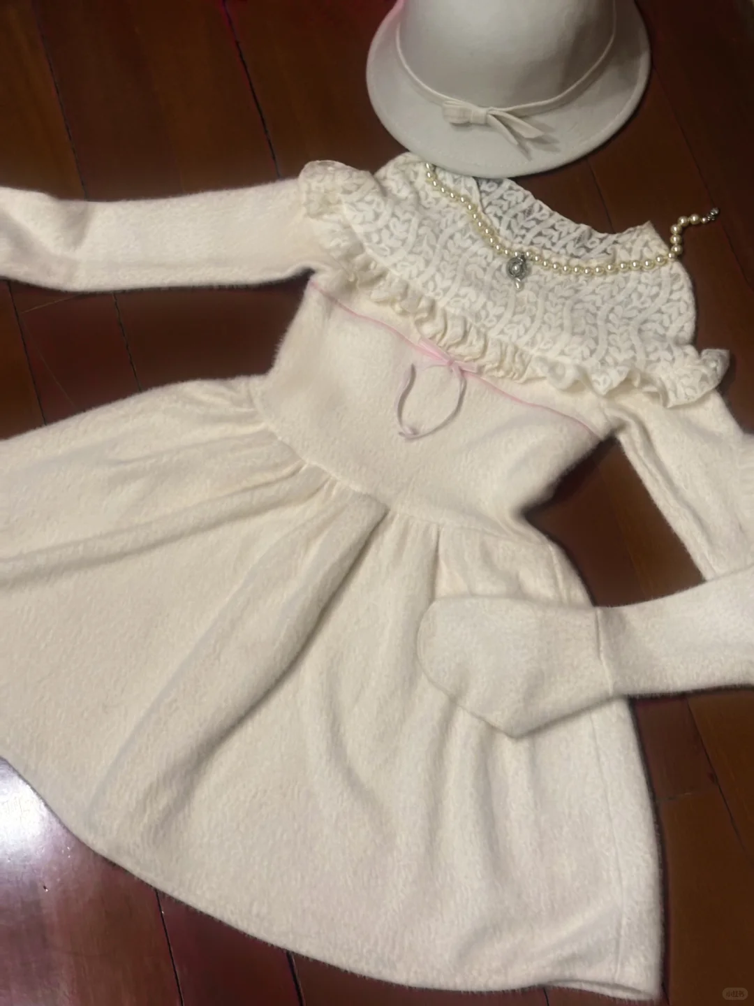 初雪OOTD 茸茸蕾丝小白裙 99?