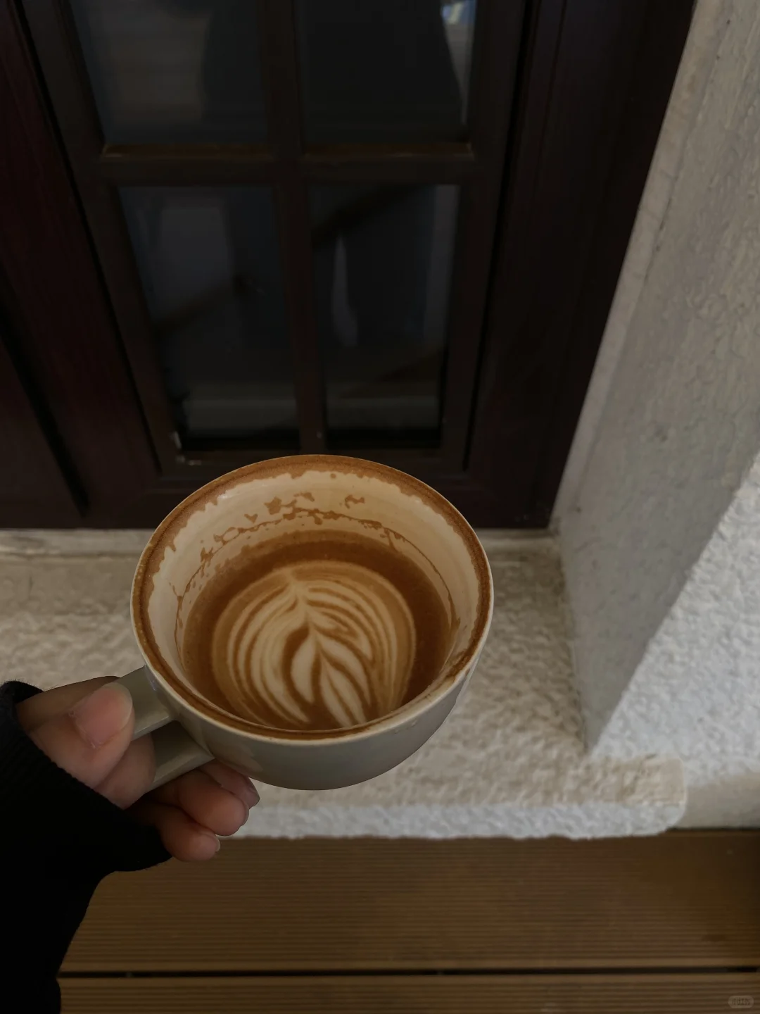 我会在早晨九点去咖啡馆读书。