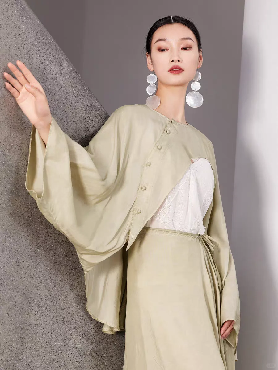 铜氨丝斜襟不对称斗篷外套【附裁剪图】