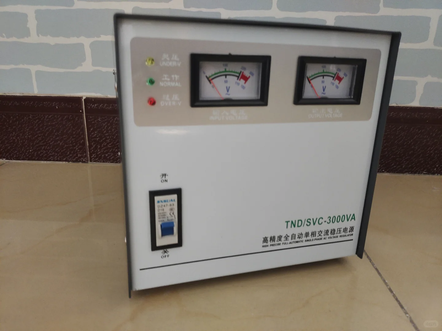 小型稳压电源，适合精密仪器使用