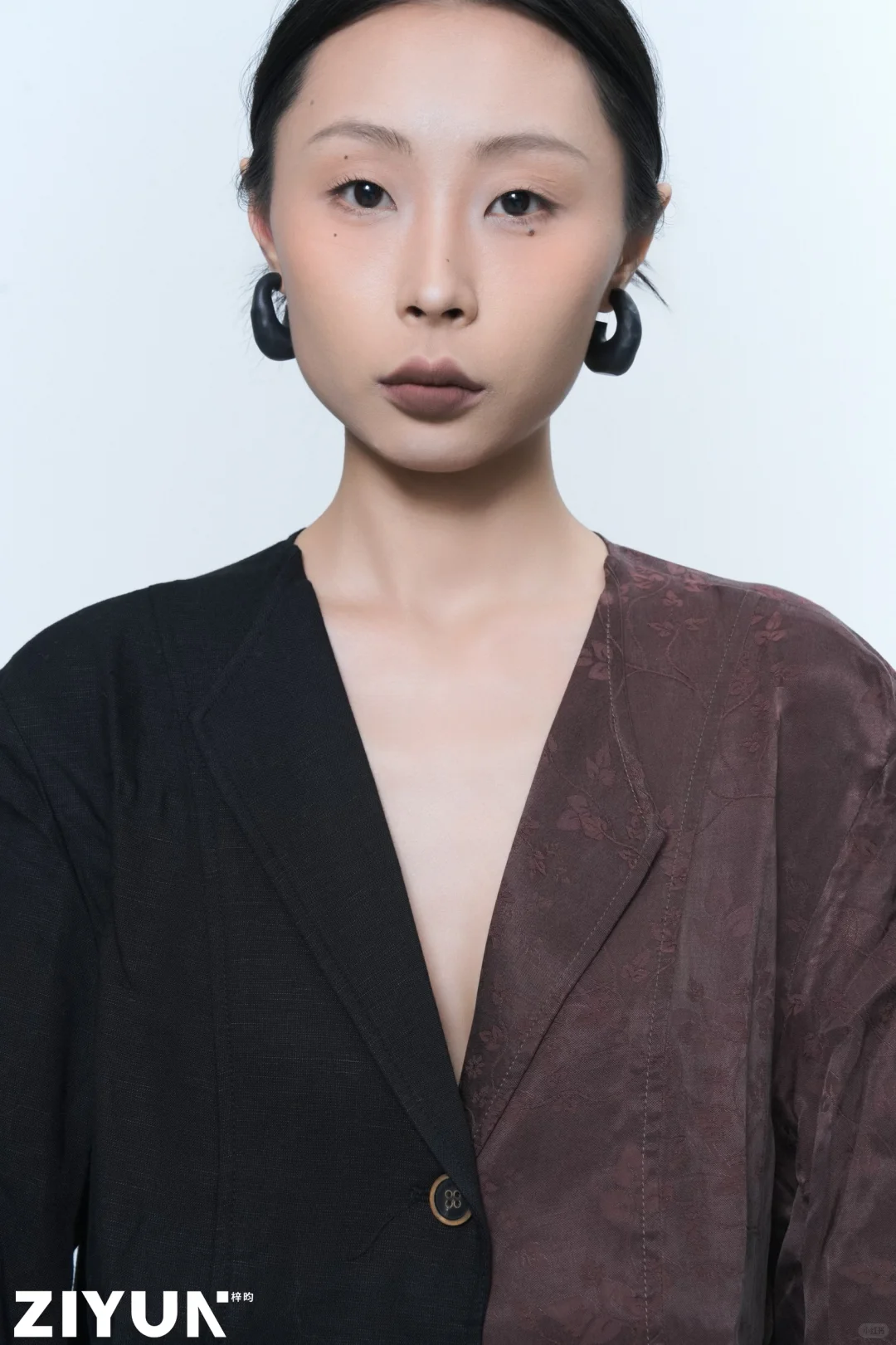 黑白棕拼接西装｜极简摄影的高级感暴击！