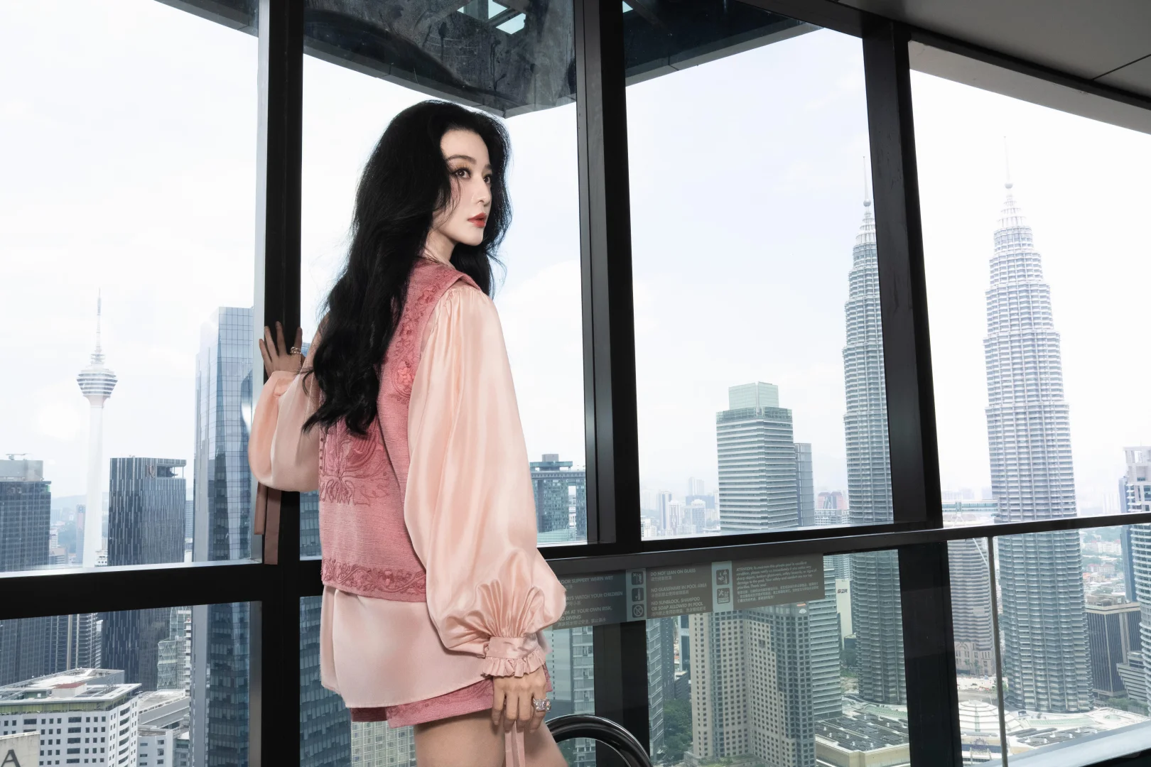 INTO THE EAST｜Portraits