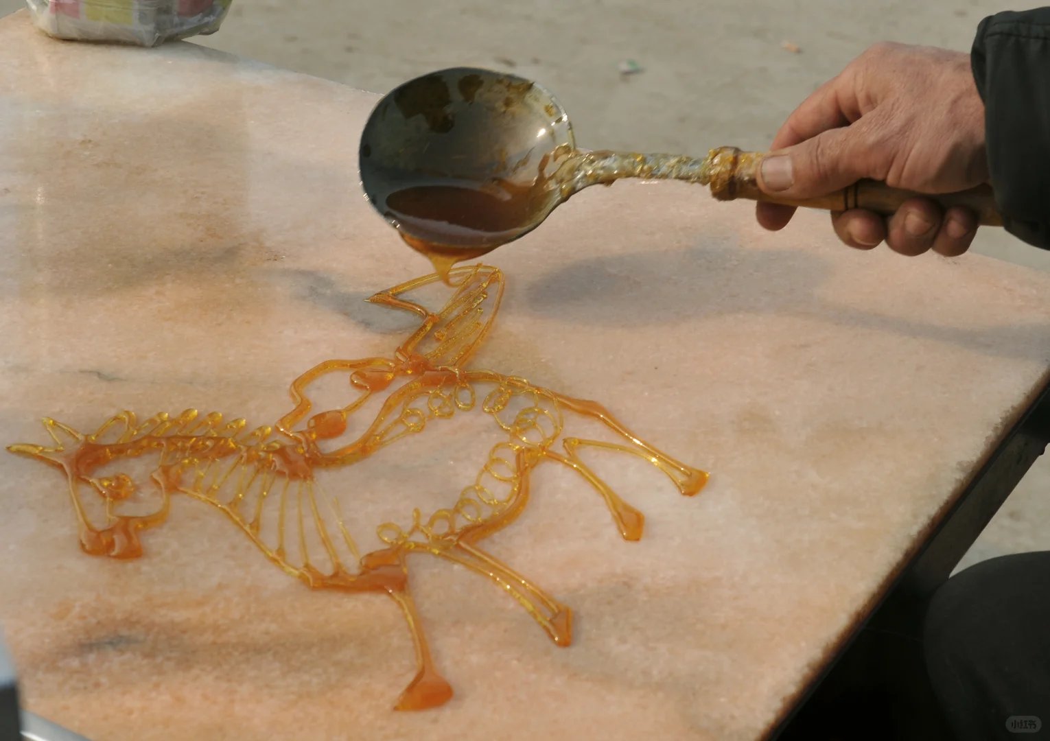 制作糖画的手艺人