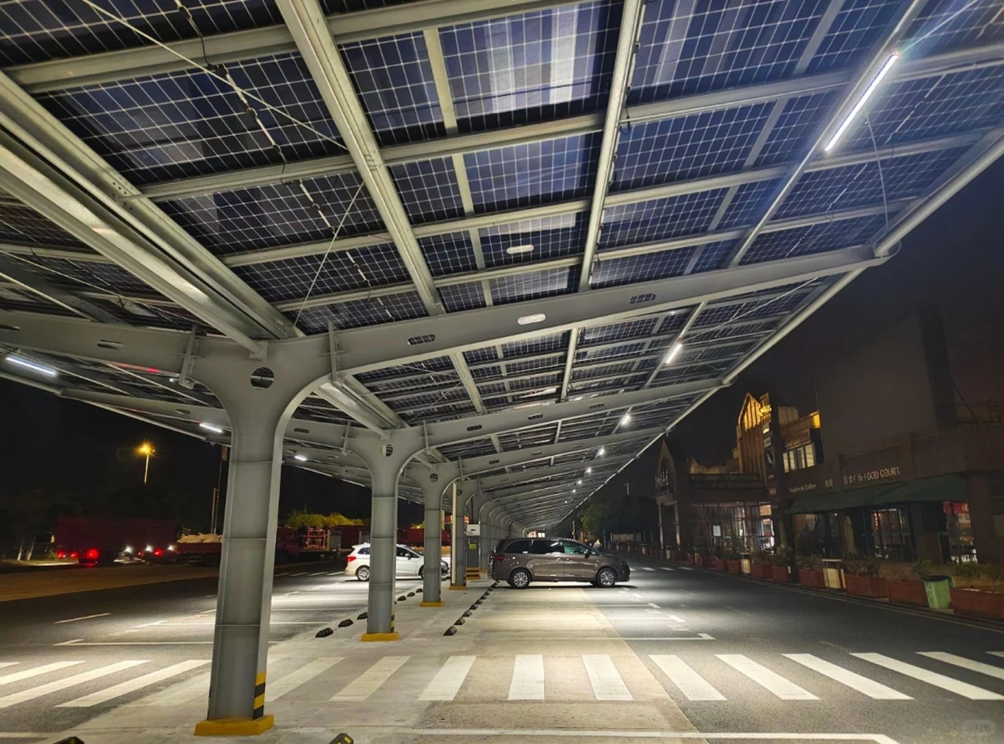 想看看你们车棚里的路灯?