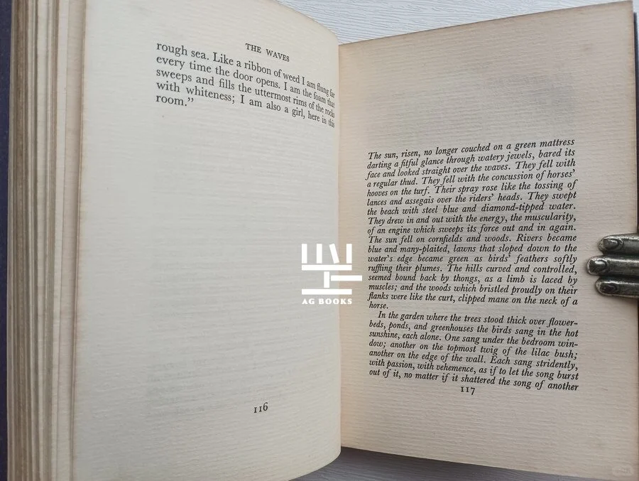 伍尔夫《海浪》初版本的紫色封面