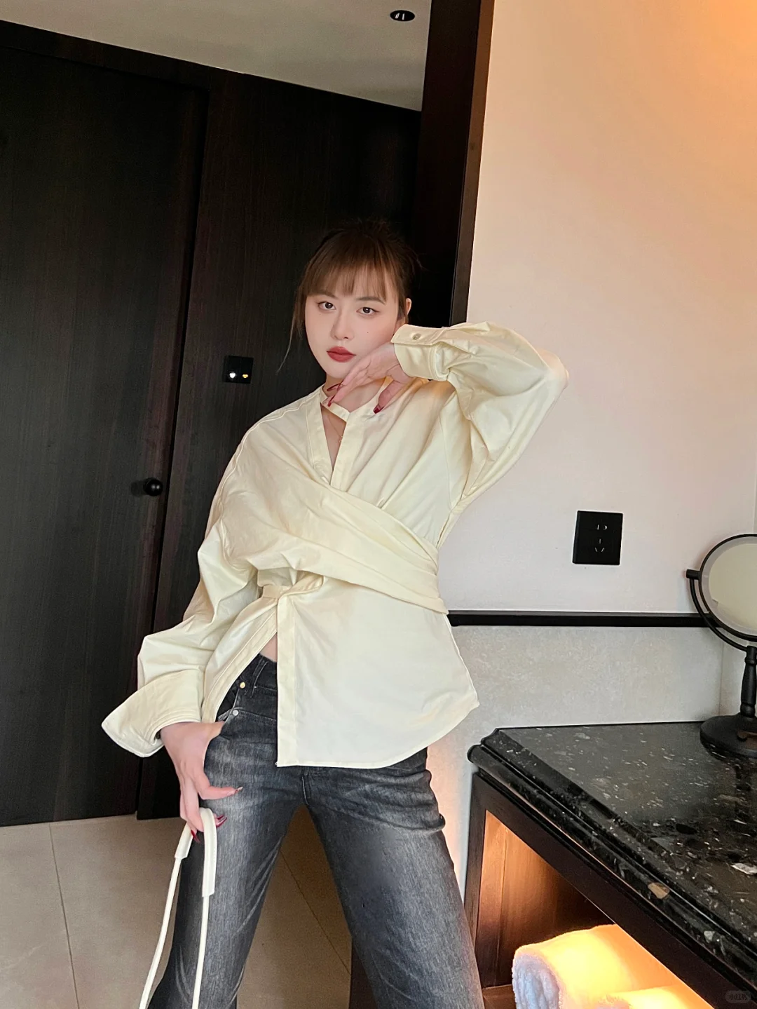 法式小众解构慵懒感收腰显瘦不对称衬衫上衣