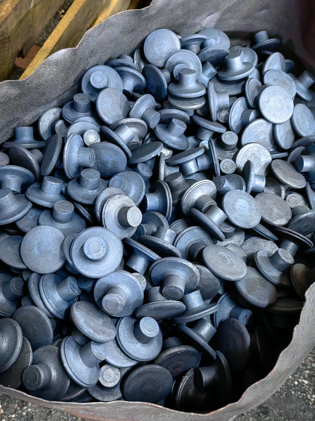 不能单看表面，脱去土灰土脸，我们闪闪发光