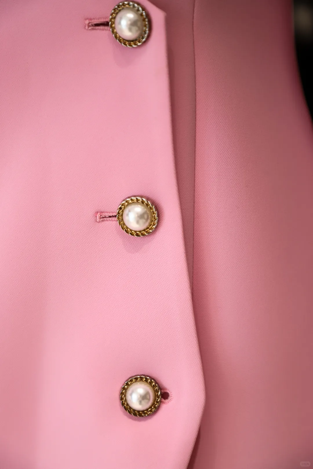 芭比粉西装裙 甜酷女孩的考场王牌?