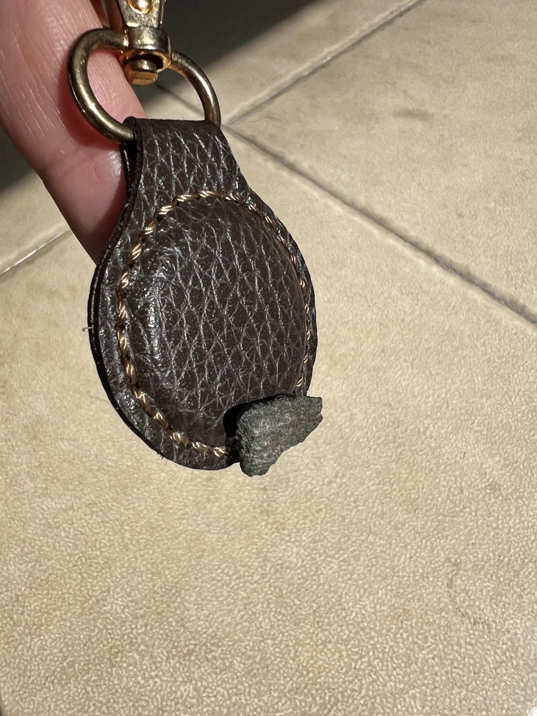 我在新疆路边捡到了铁矿石