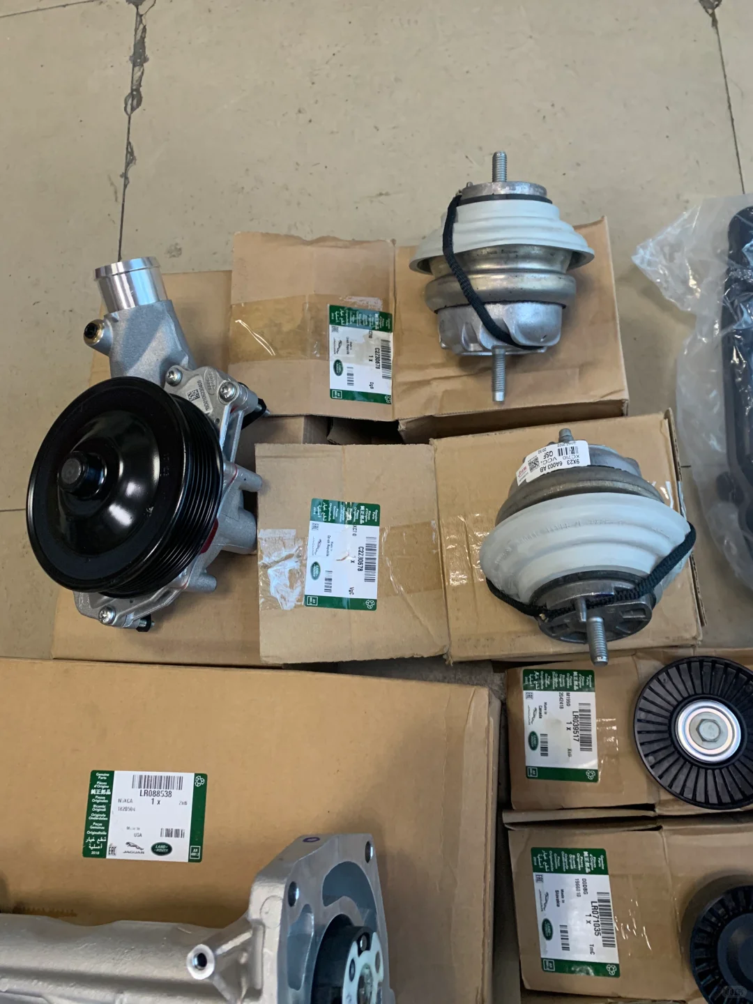 捷豹配件 路虎配件 水泵 皮带 发动机胶墩