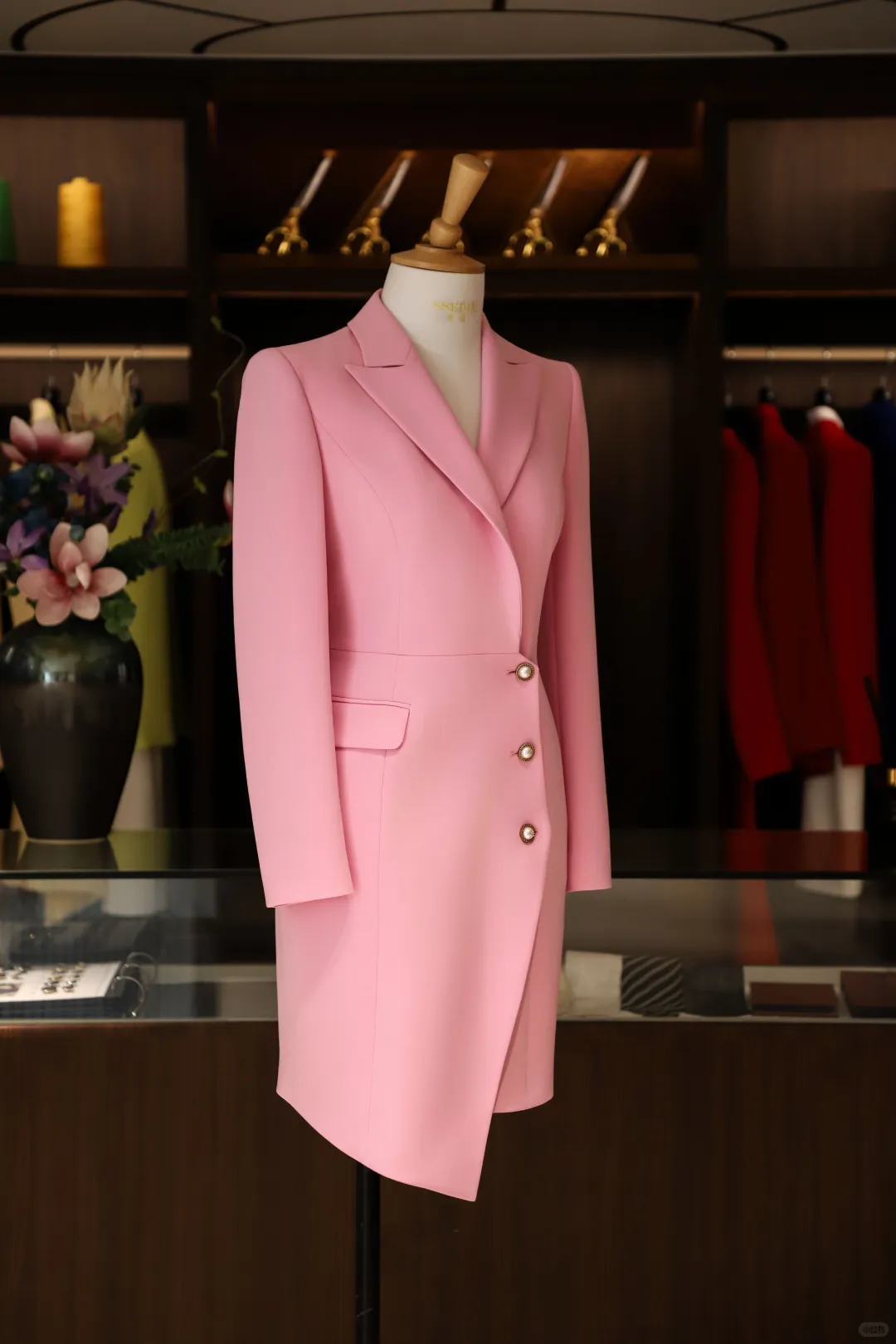 芭比粉西装裙 甜酷女孩的考场王牌?