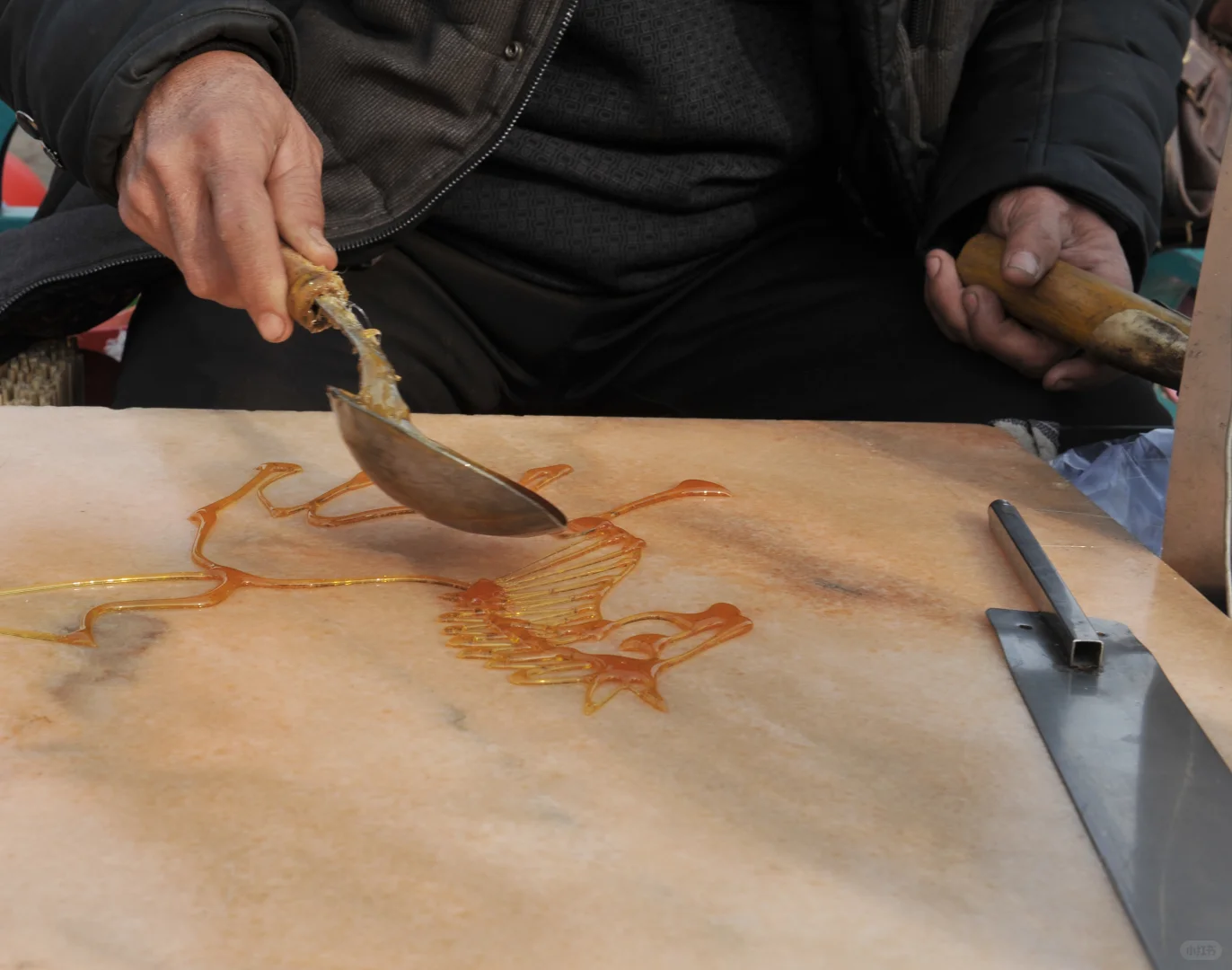 制作糖画的手艺人