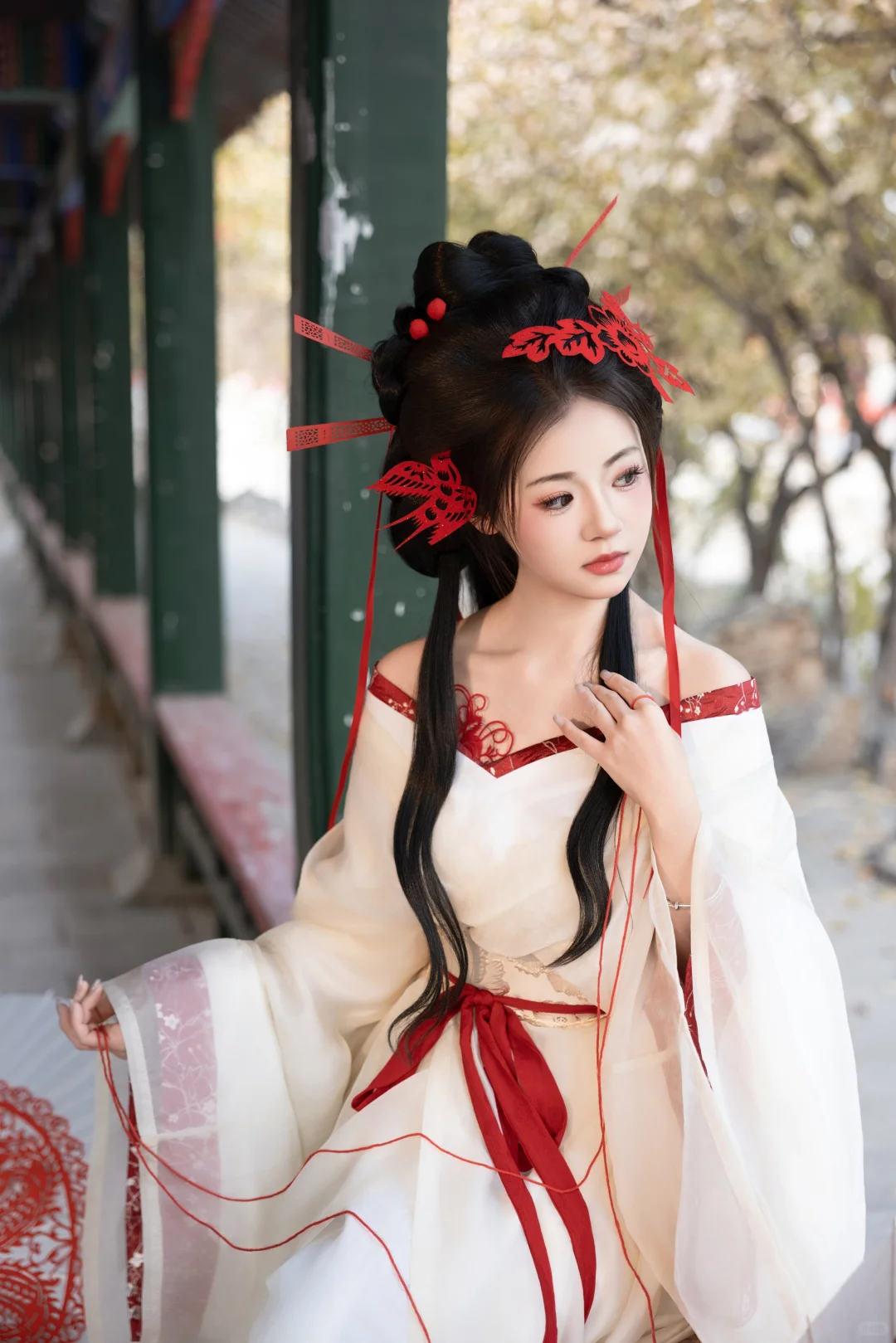 绝美融合！汉服剪纸带你走进国风浪漫世界