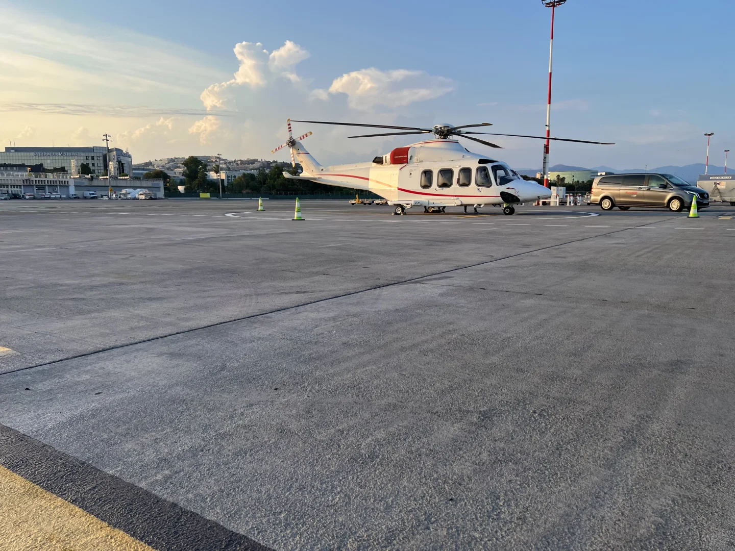 大飞机生小飞机 ?