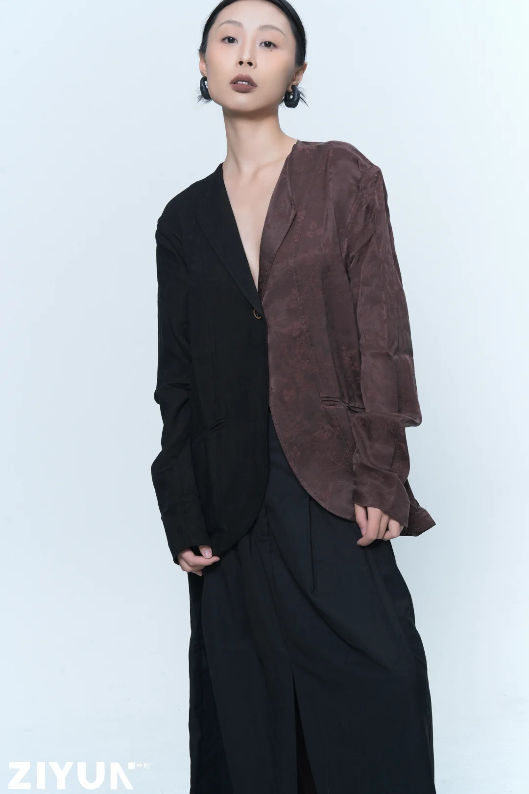 黑白棕拼接西装｜极简摄影的高级感暴击！