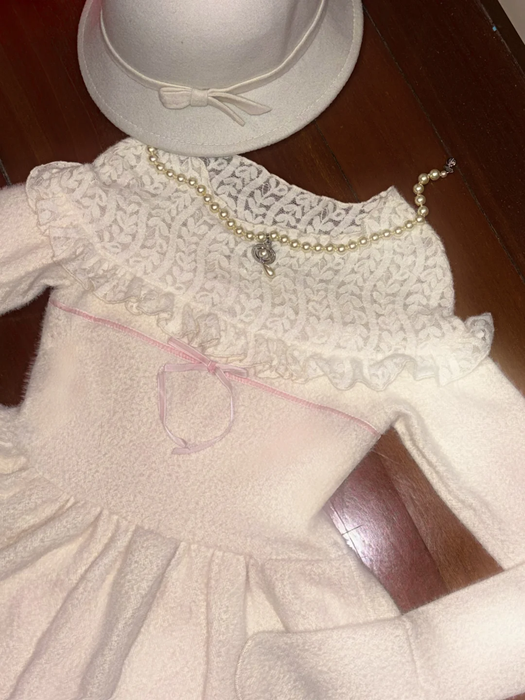 初雪OOTD 茸茸蕾丝小白裙 99?