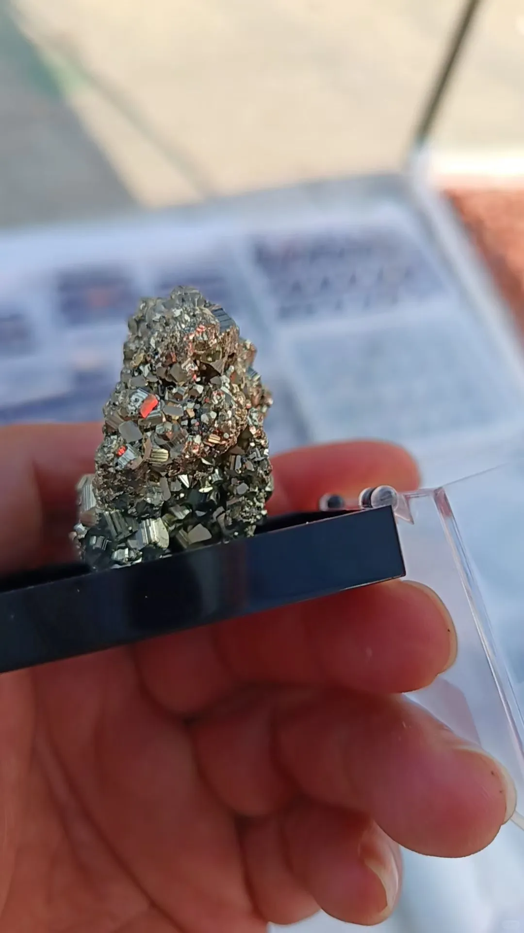 粗野的美，铁矿石里的宝石铁线石