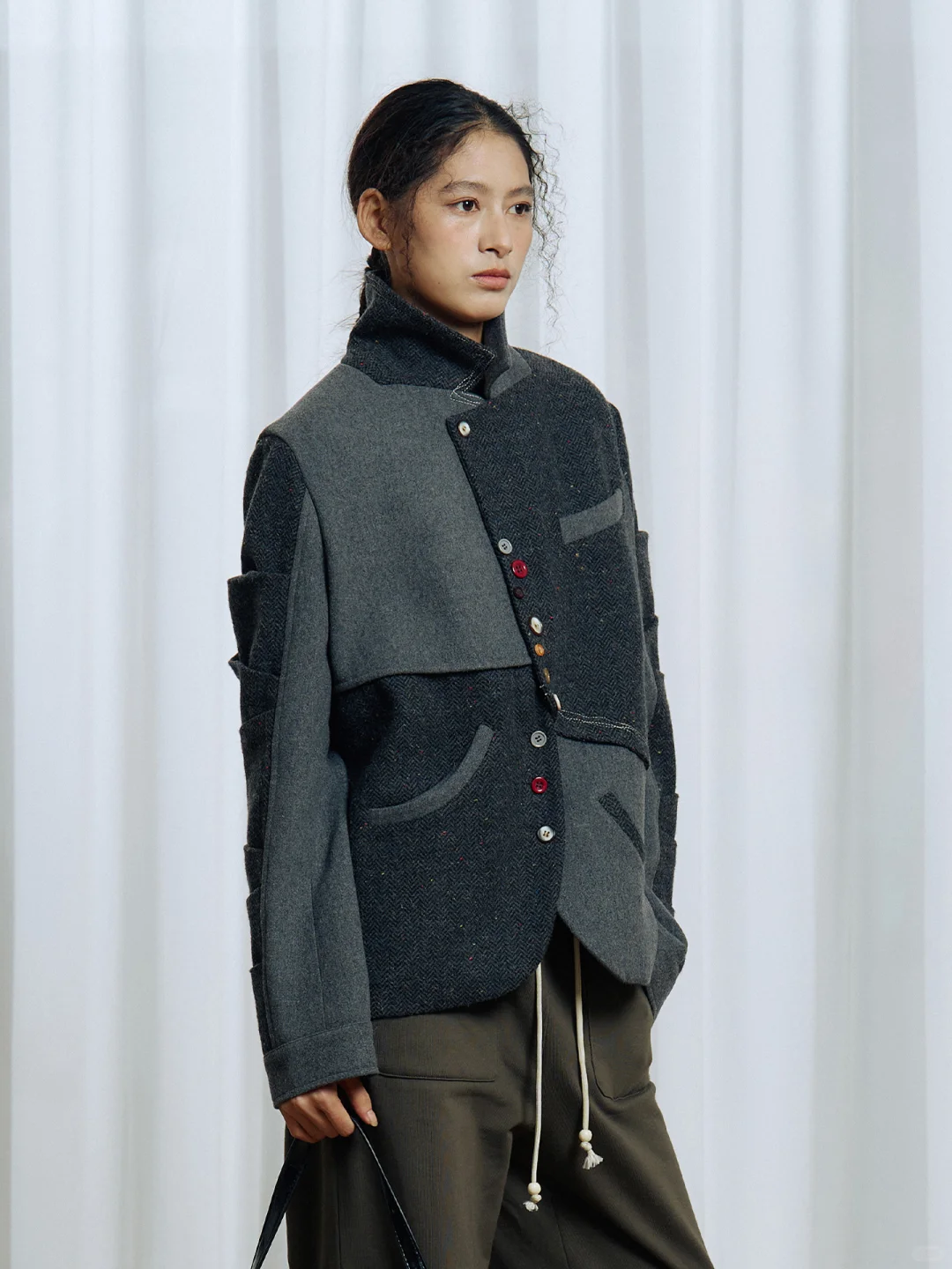 不规则纽扣西装