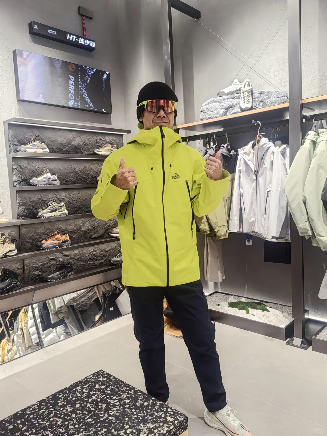 城市通勤利器，伯希和冲锋衣的体面守护