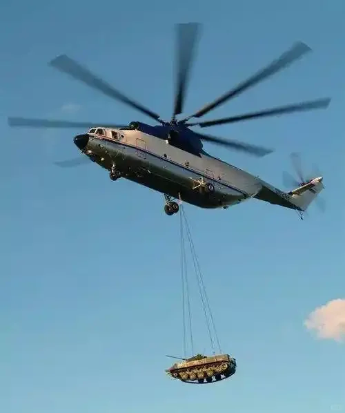 俄罗斯“米-26”重型运输直升机