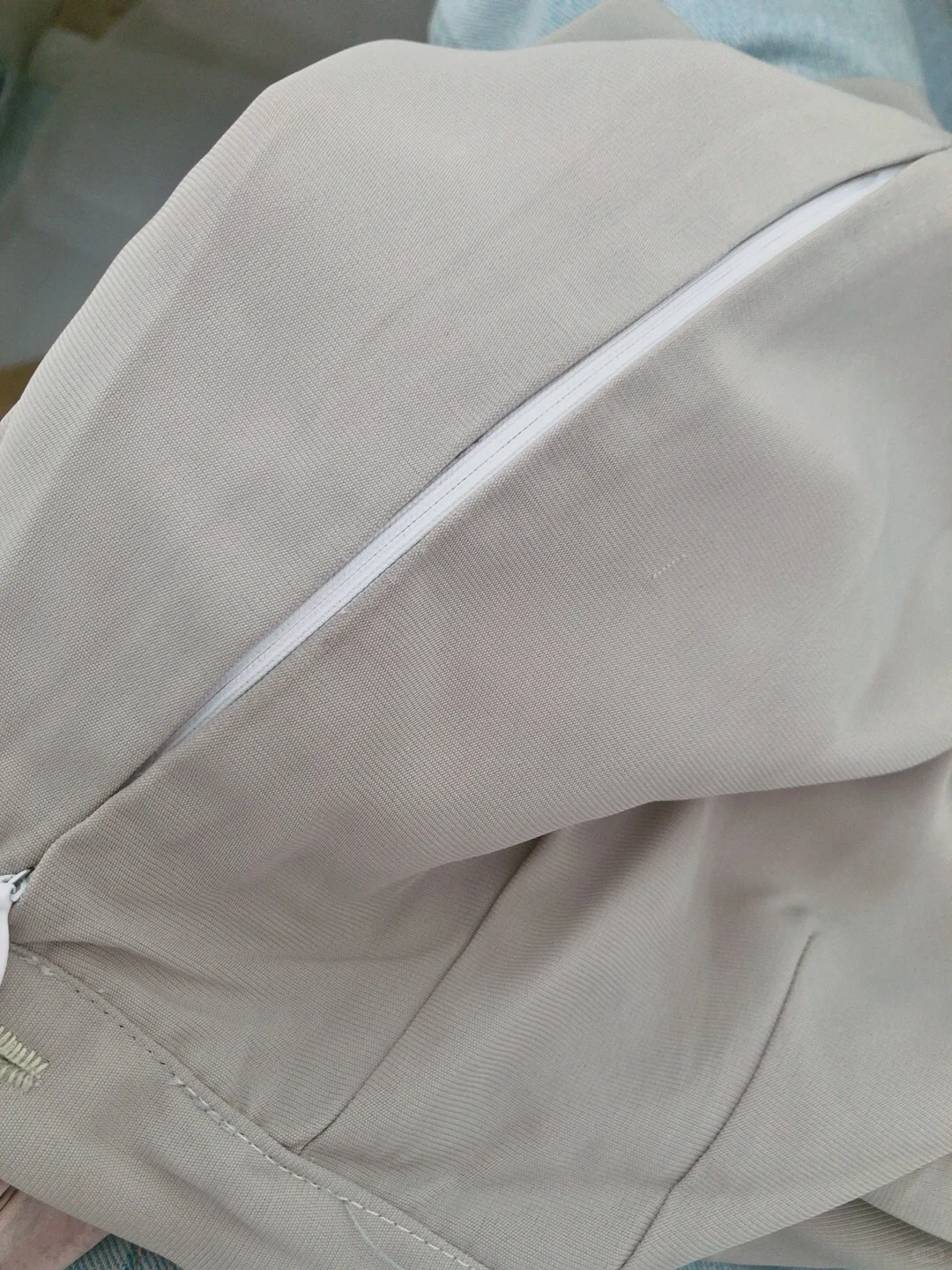 后续更新：去裁缝店修拉链，没有原来的隐形