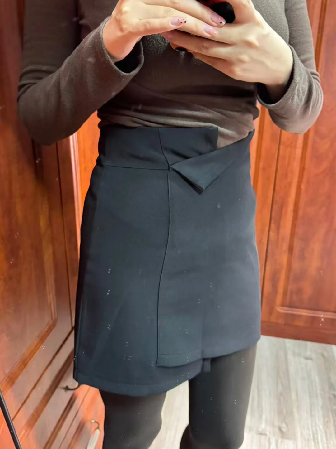 从咖棕到灰黑,承包你的秋日时尚感