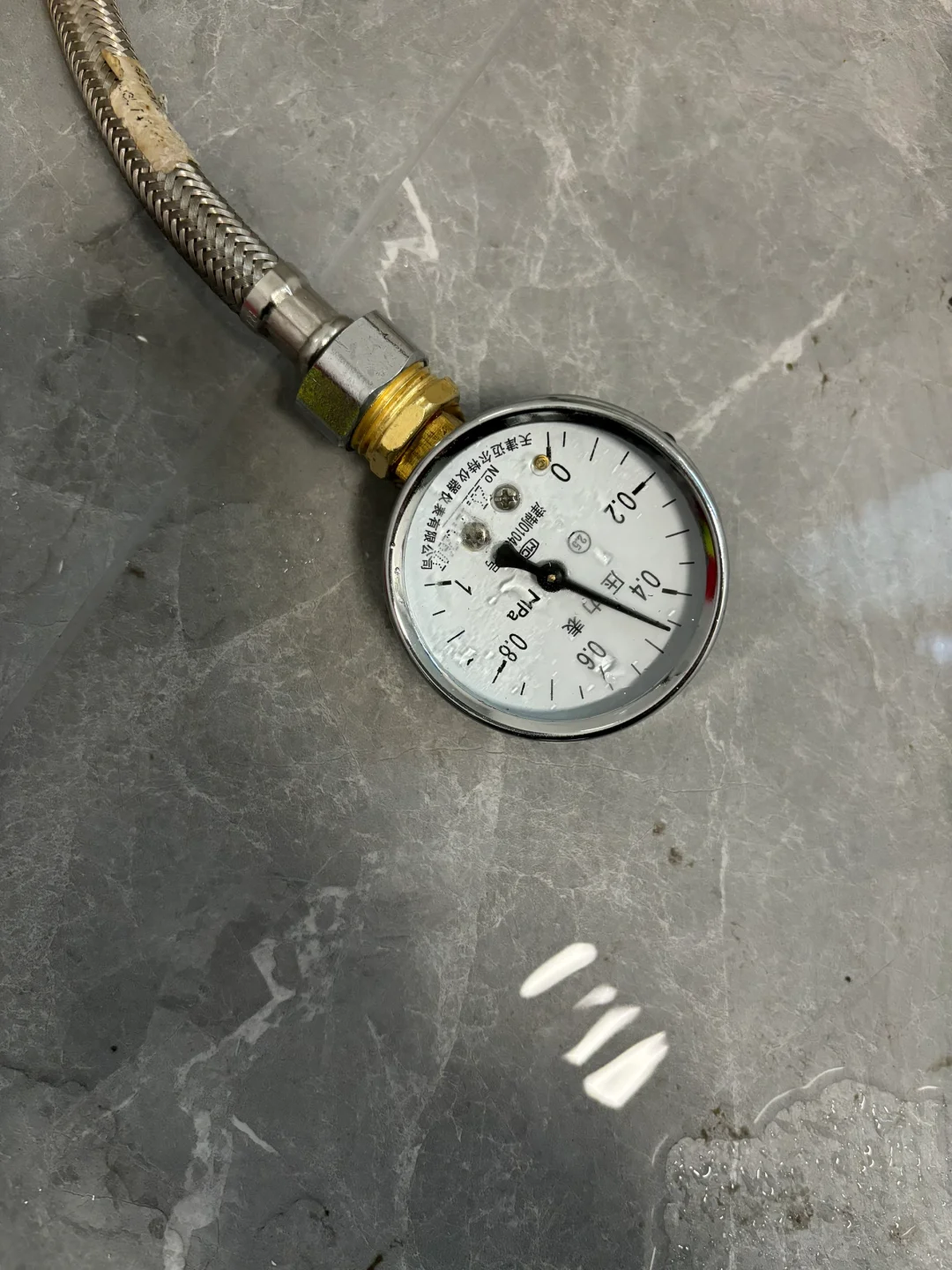 买了水压表试水压