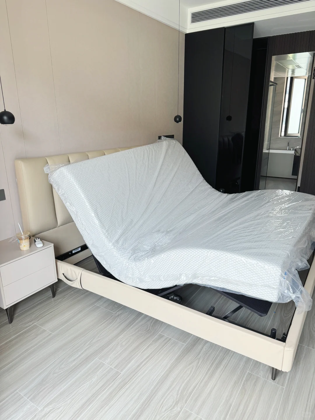 年纪轻轻拥有了老年护理床