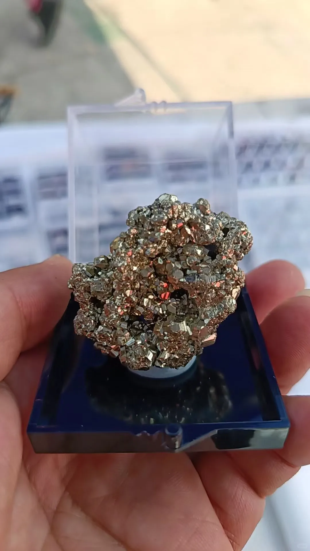 粗野的美，铁矿石里的宝石铁线石