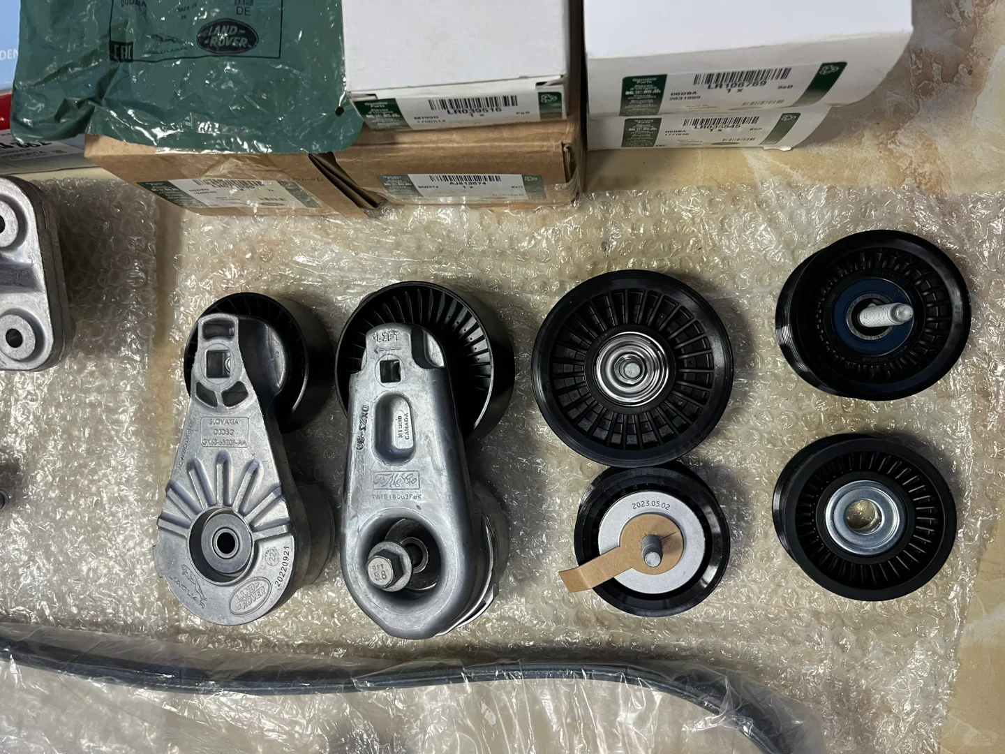 路虎揽胜 更换外部皮带组建