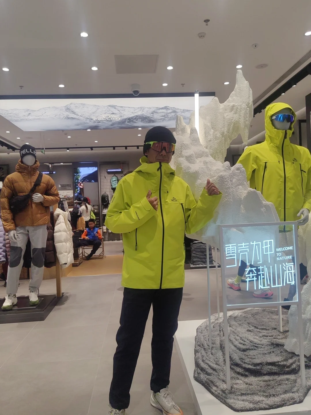 城市通勤利器，伯希和冲锋衣的体面守护