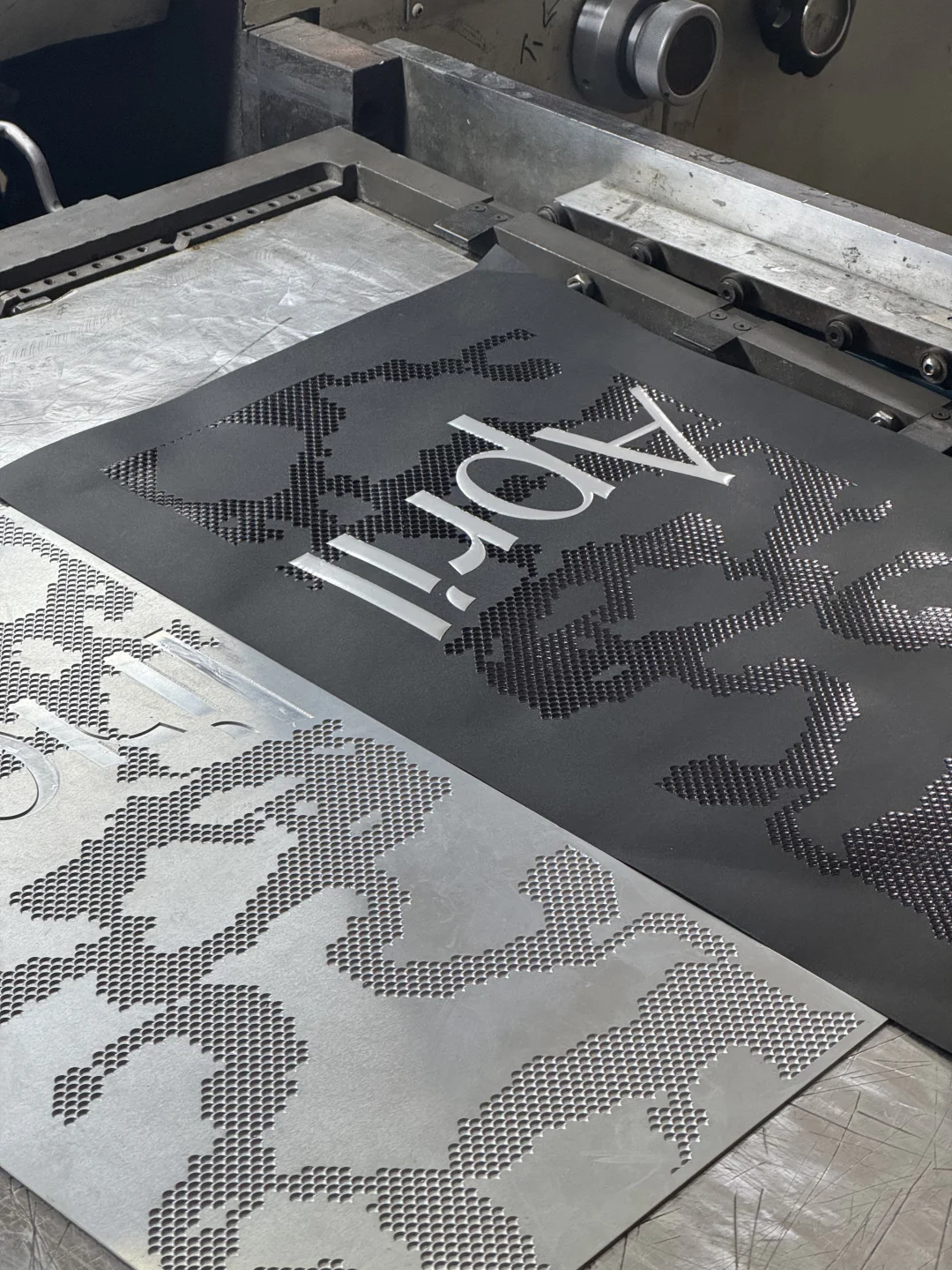 礼盒工艺|深压纹