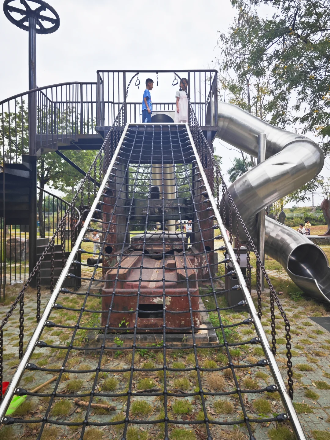 又扒到一个硬核的隐藏款公园，超适合遛娃！