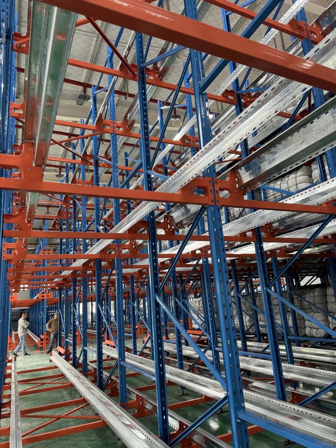 ? 什么是穿梭式货架？